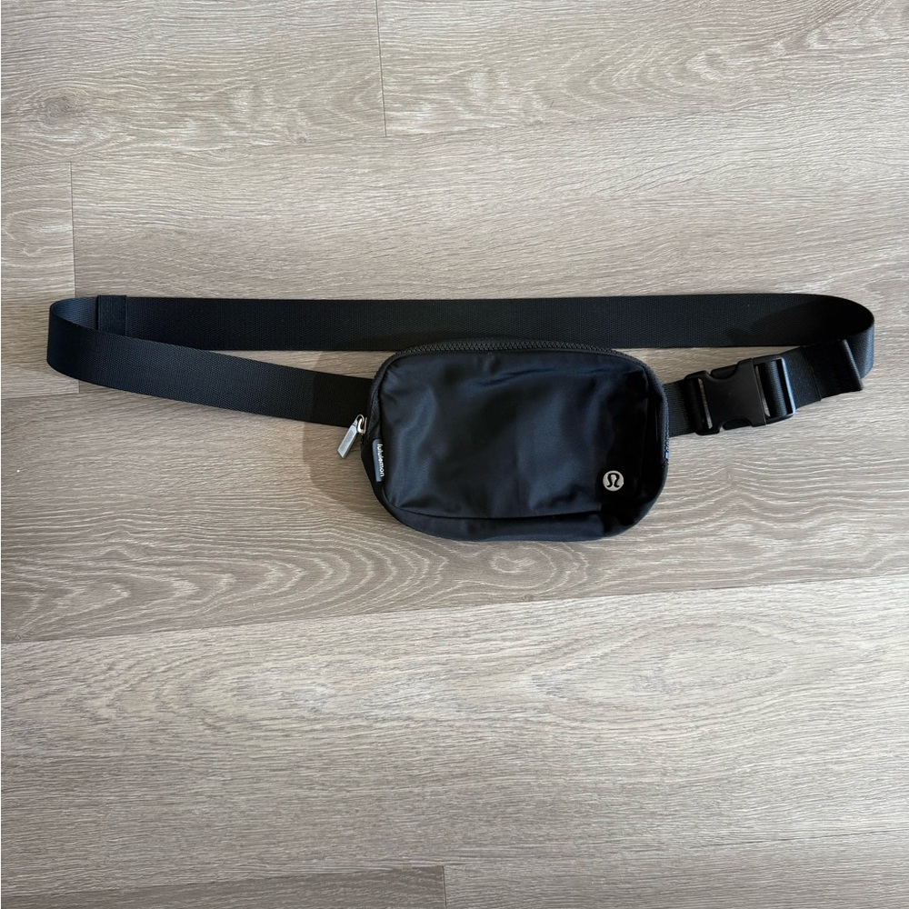 Black Lululemon Belt Bag